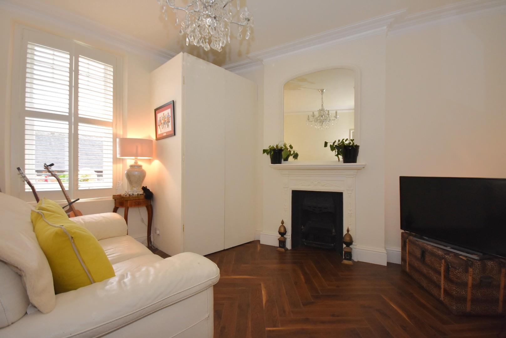 Flat, 8 Royal Buildings, Penarth, CF64 3ED